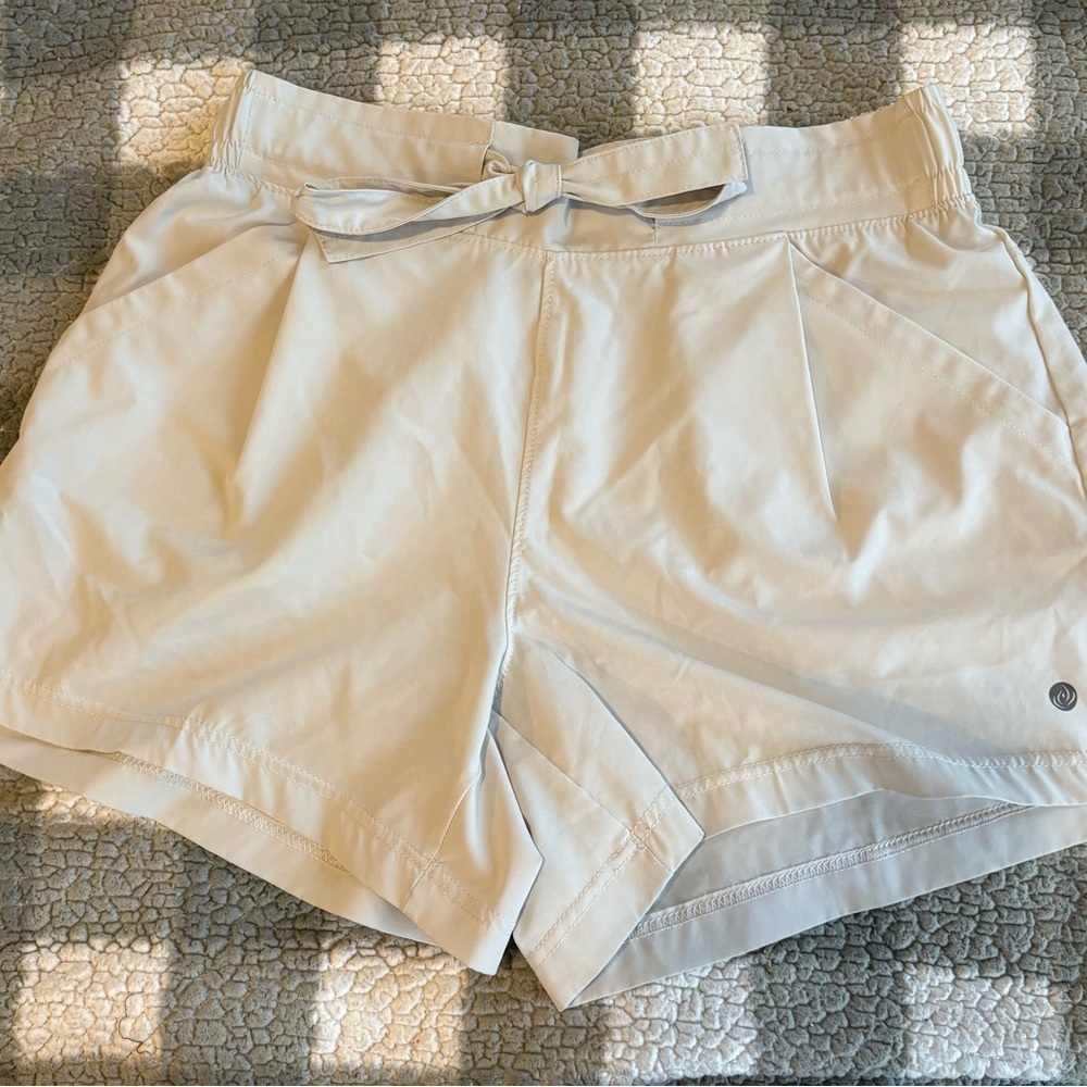 Women's Cream Shorts